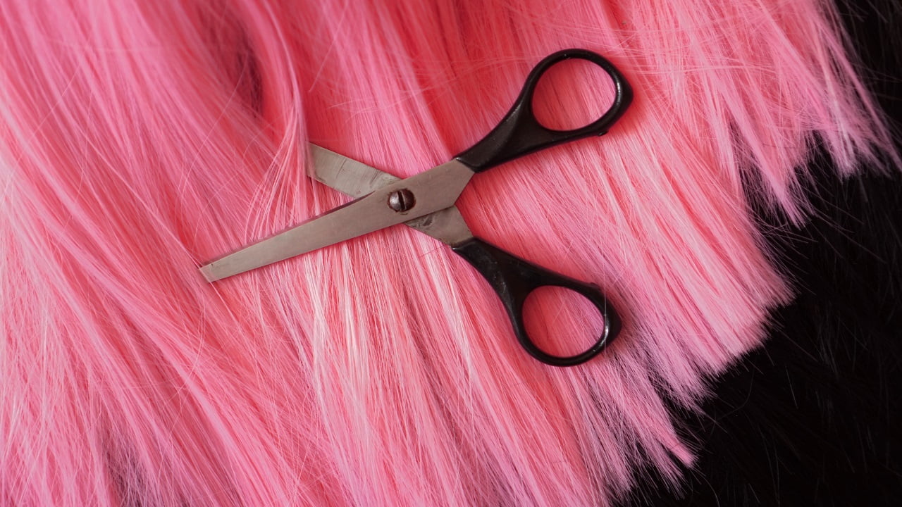 How to give your wig a trim