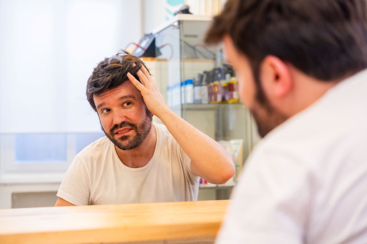 How to choose natural-looking hair wigs for men in the UK
